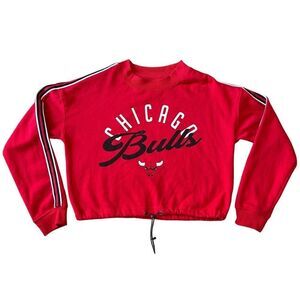 NBA Chicago Bulls Red Cropped Crewneck Sweatshirt with Stripe Sleeves